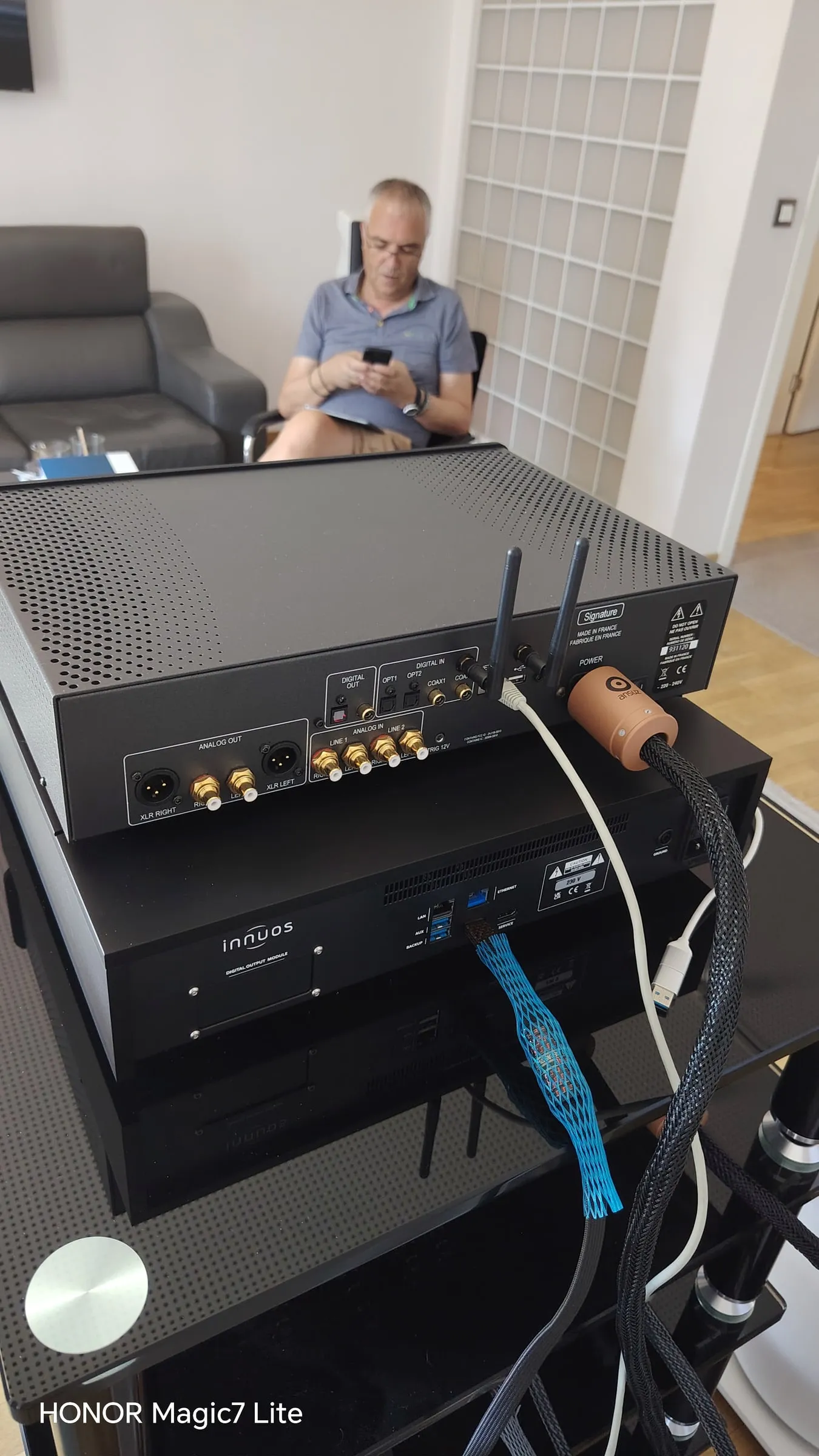 Povezivanje Hi-Fi komponenti na rack-u