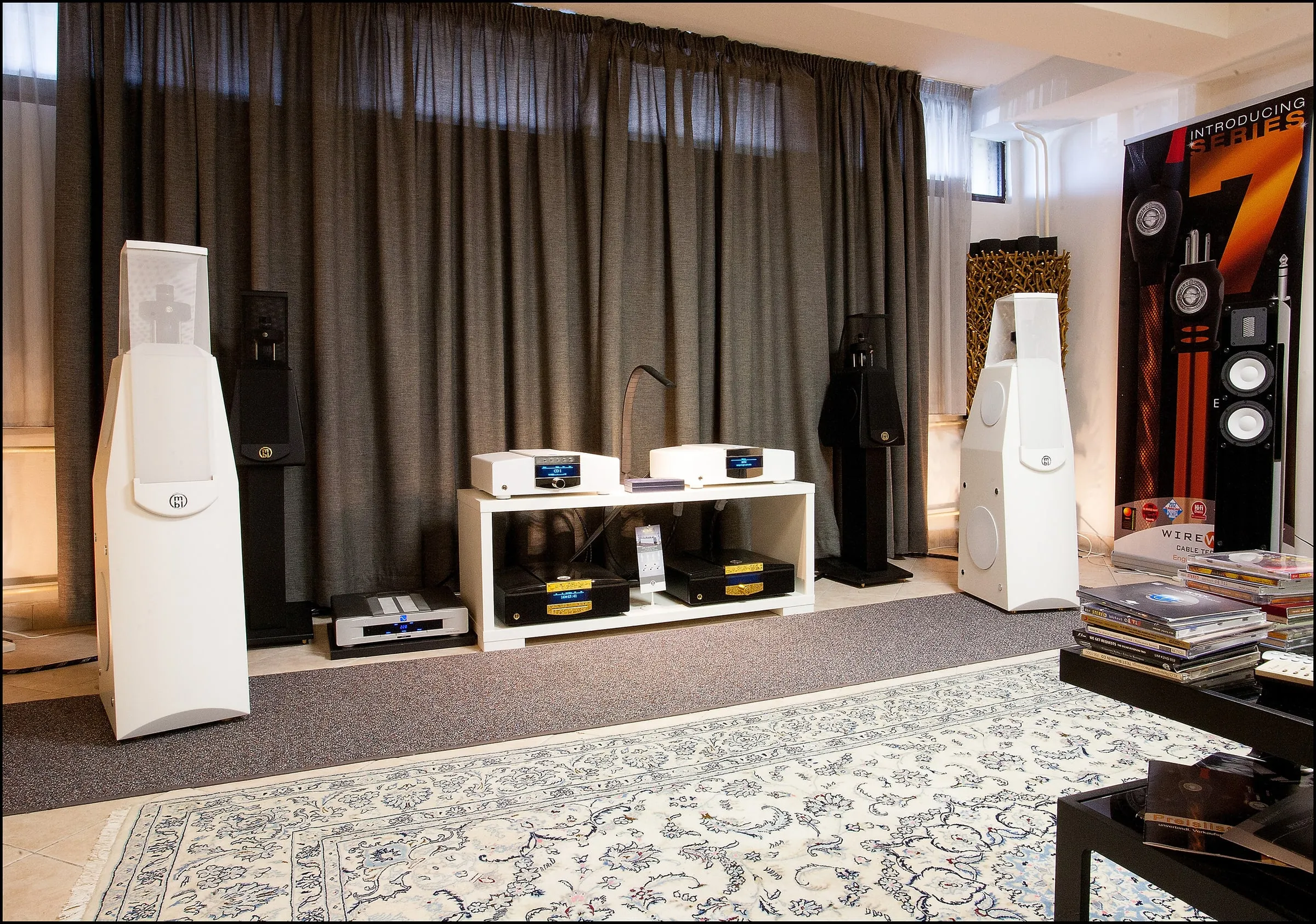 Slušaonica M-Kabl showroom-a