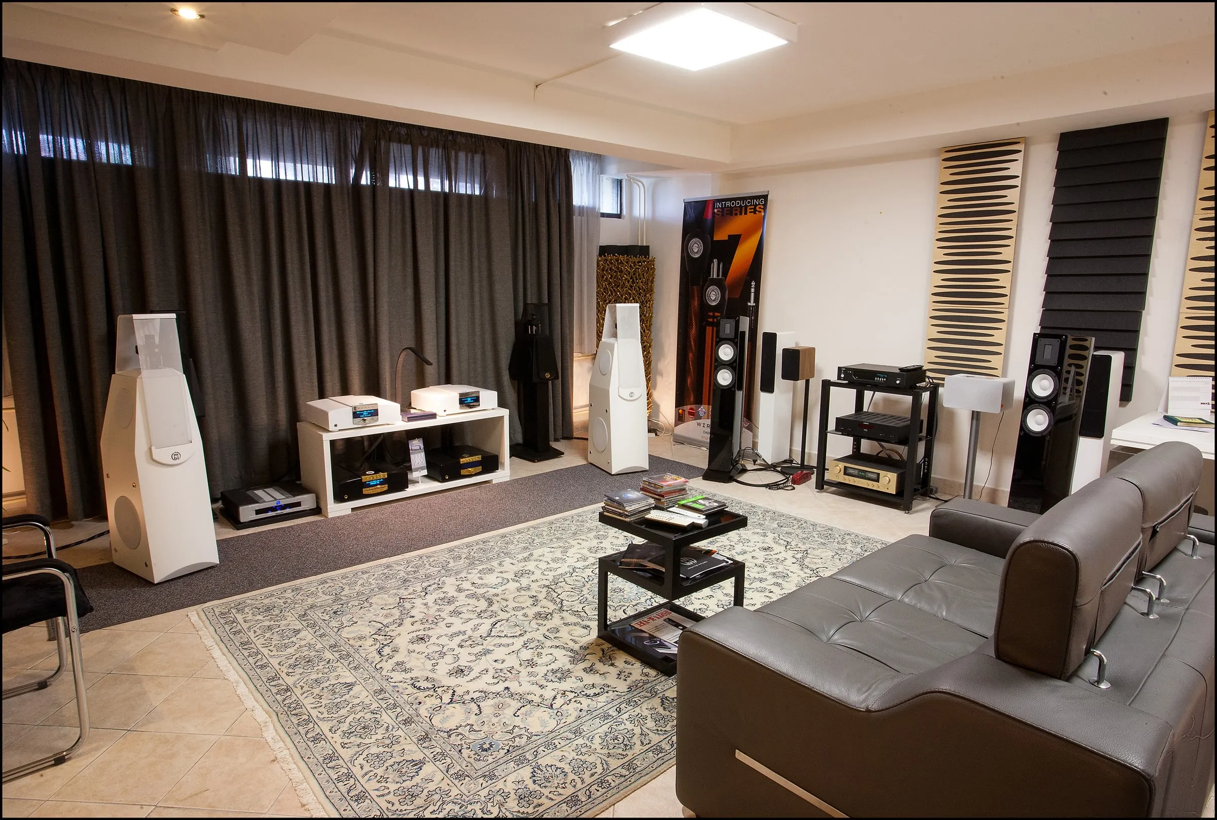 Sistemi za slušanje u M-Kabl showroom-u